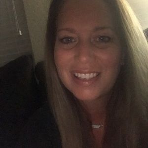 Meet your Posher, Lorrie